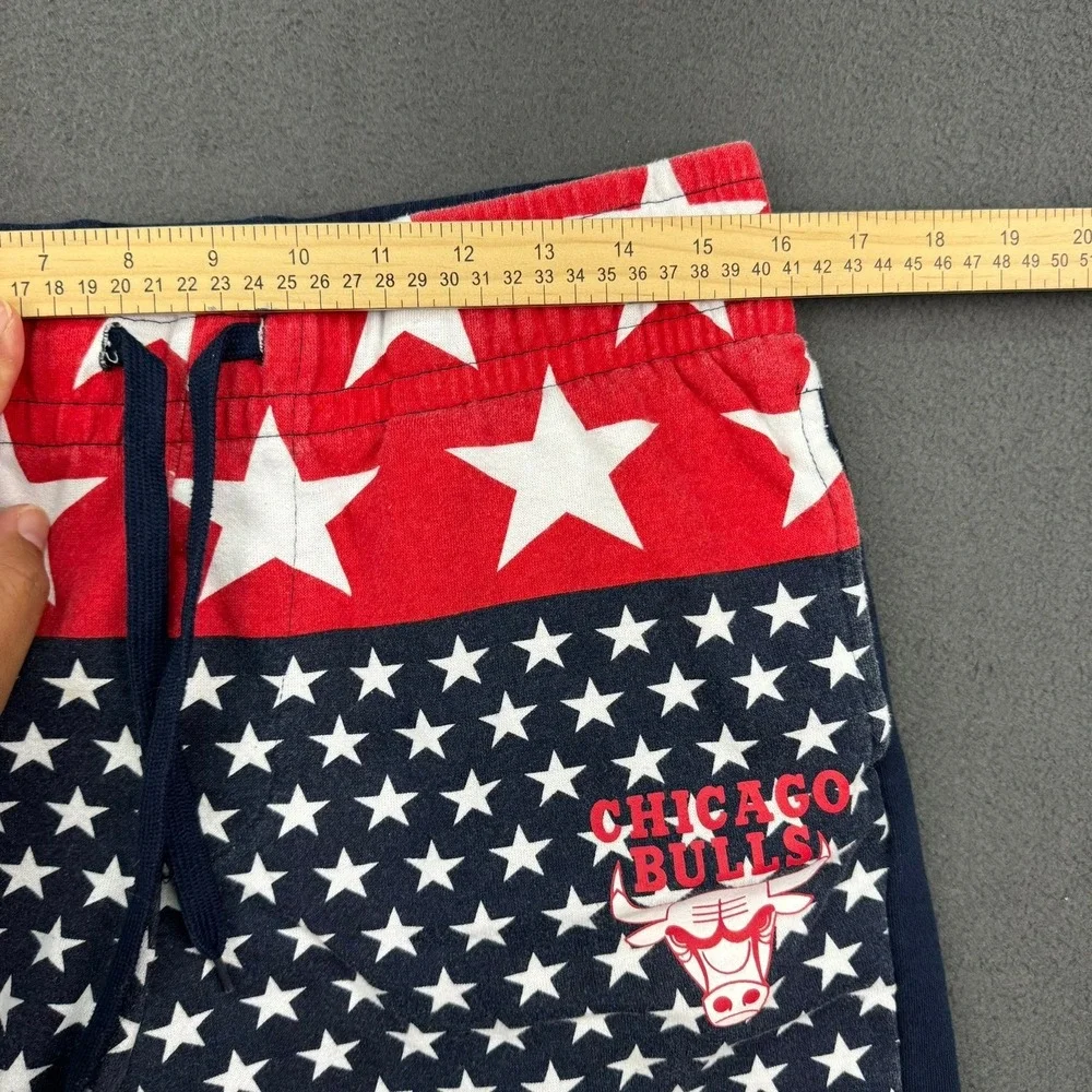 VTG NBA Chicago Bulls Men's L Basketball Stars Stripes Knit Shorts Bulls Logo